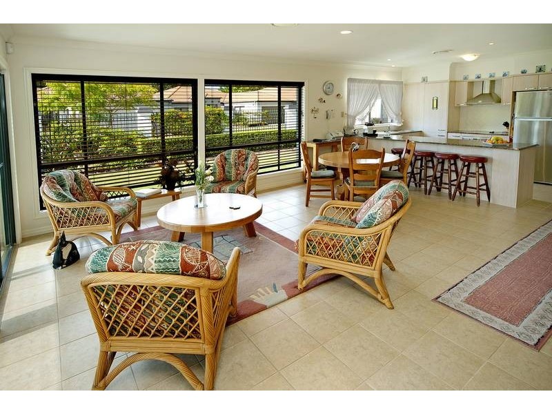 2001 Gracemere Gardens Cct, Hope Island QLD 4212