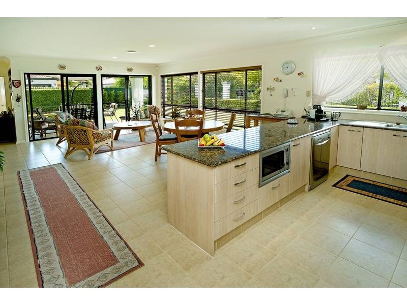 2001 Gracemere Gardens Cct, Hope Island QLD 4212