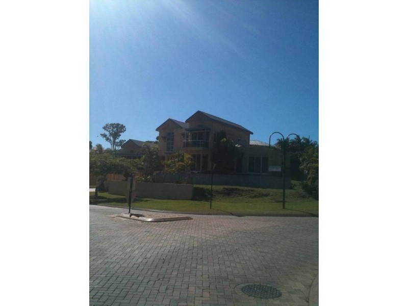6010 Olympic Drive, Hope Island QLD 4212