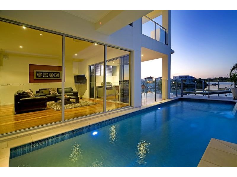 18 Onshore Place, Helensvale QLD 4212