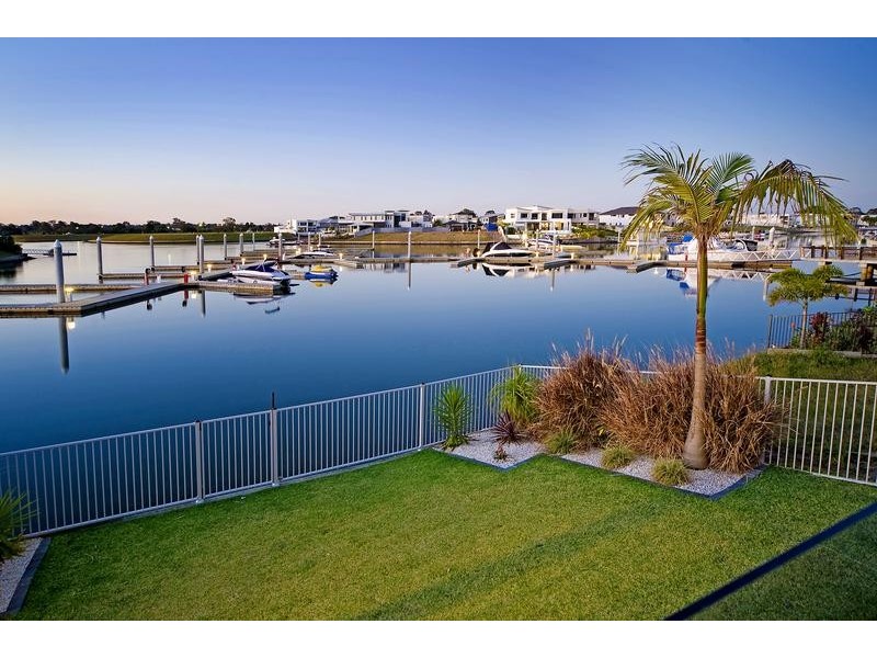 18 Onshore Place, Helensvale QLD 4212