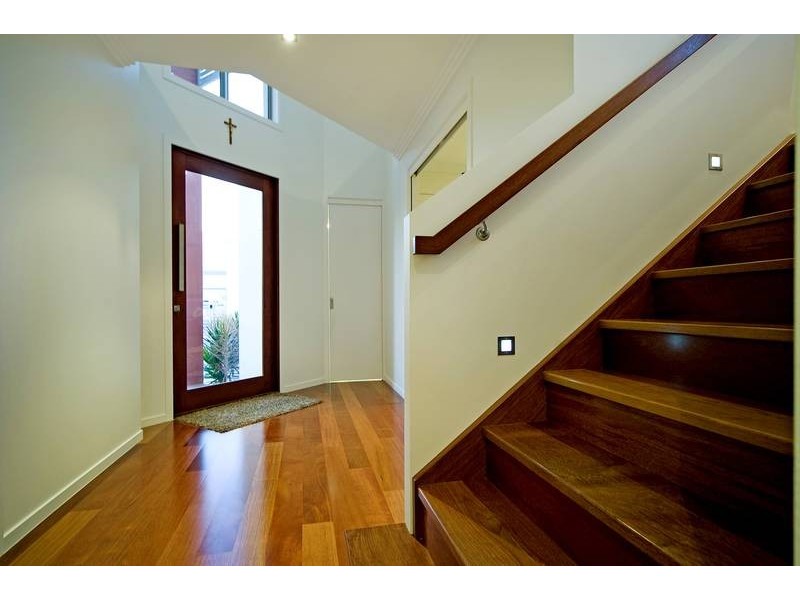 18 Onshore Place, Helensvale QLD 4212
