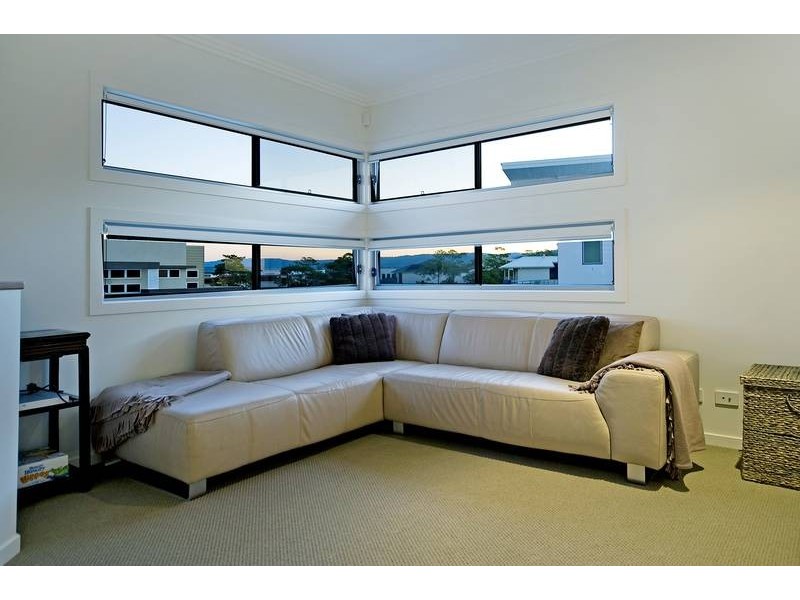 18 Onshore Place, Helensvale QLD 4212
