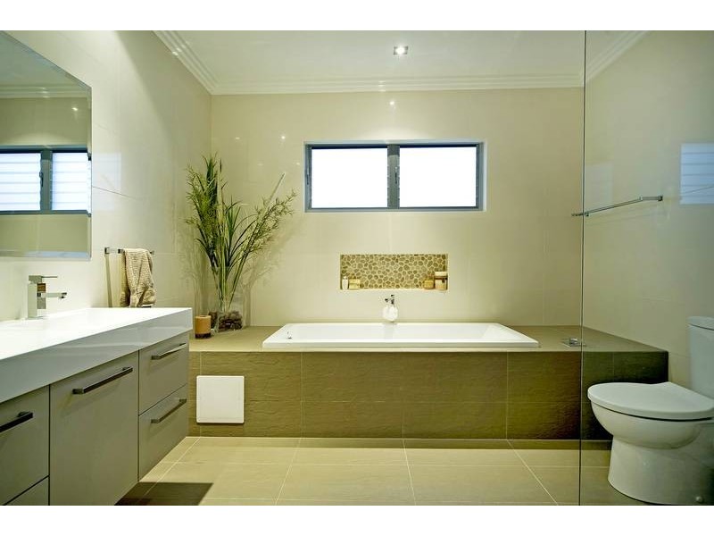 18 Onshore Place, Helensvale QLD 4212