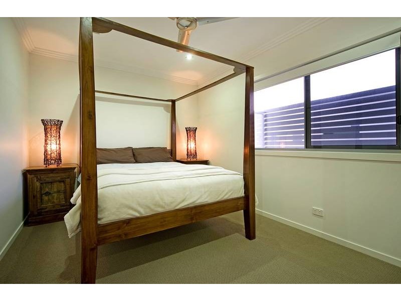 18 Onshore Place, Helensvale QLD 4212