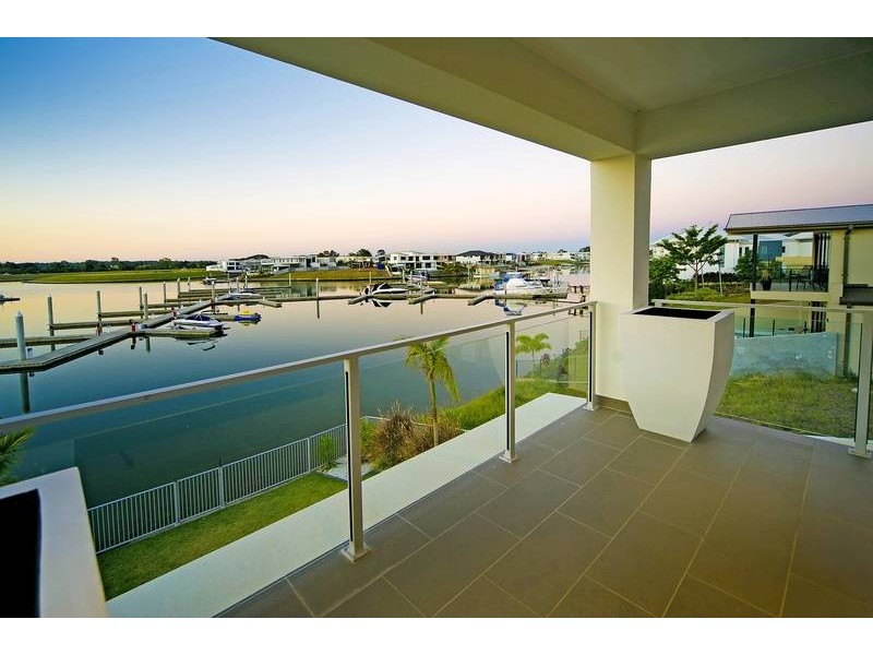 18 Onshore Place, Helensvale QLD 4212
