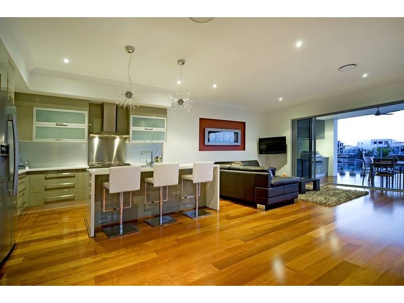 18 Onshore Place, Helensvale QLD 4212