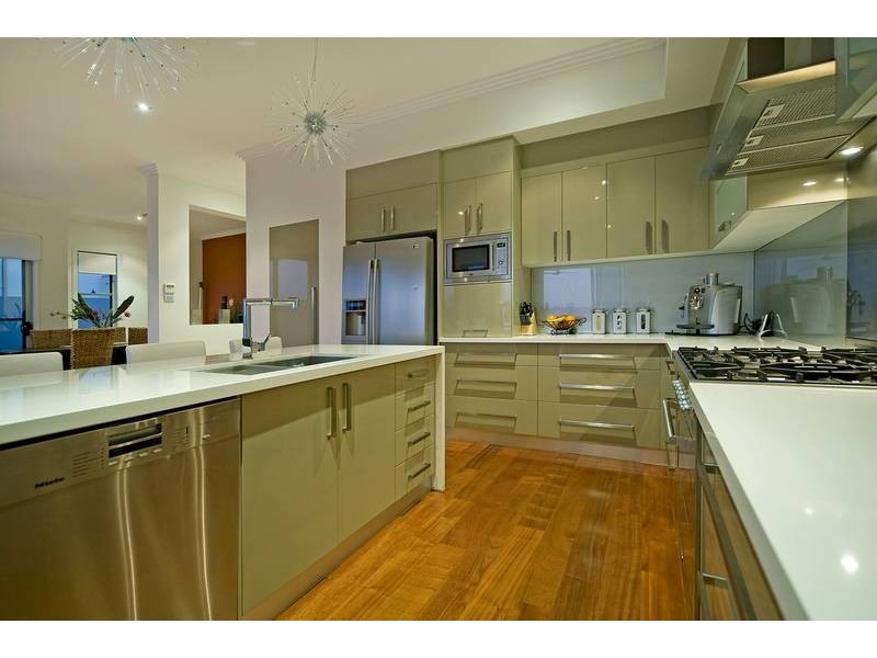 18 Onshore Place, Helensvale QLD 4212