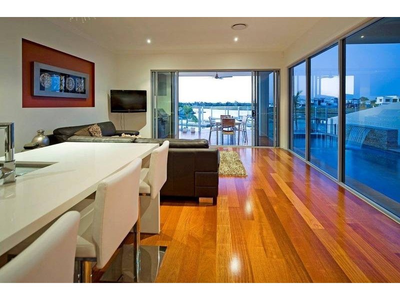 18 Onshore Place, Helensvale QLD 4212