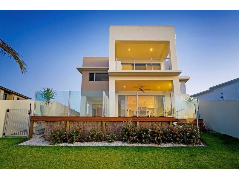 18 Onshore Place, Helensvale QLD 4212