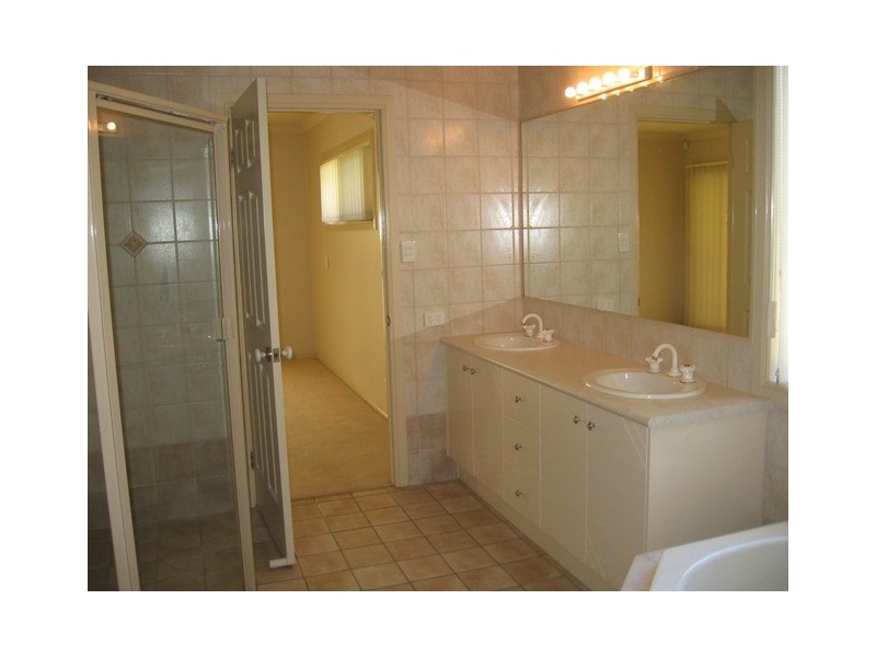 OYSTER COVE PROMENADE, Hope Island QLD 4212