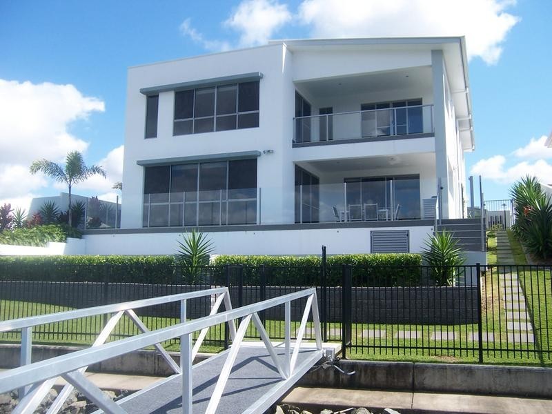 12 hope island, Helensvale QLD 4212