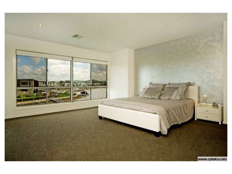 12 hope island, Helensvale QLD 4212