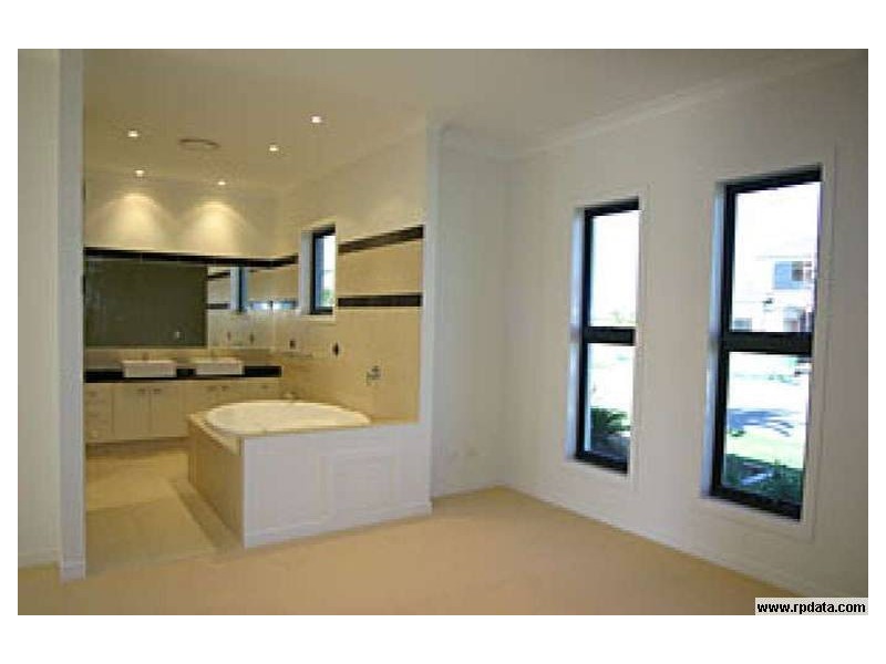 2556 Cressbrook Drive, Hope Island QLD 4212