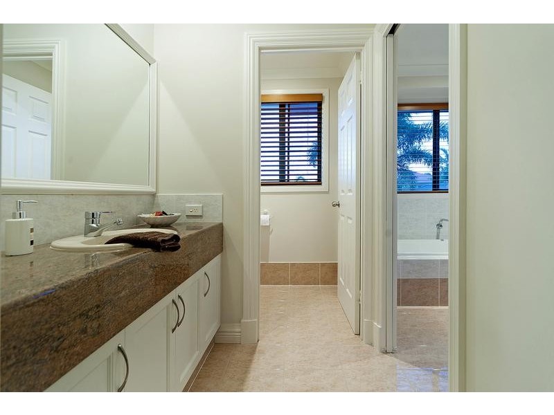 1004 Rosebank Way, Hope Island QLD 4212