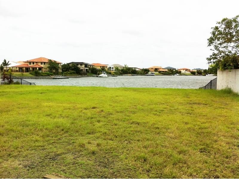 8 Calmwater Crescent, Helensvale QLD 4212