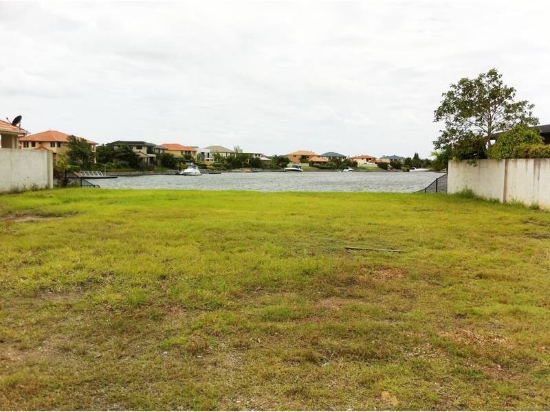 8 Calmwater Crescent, Helensvale QLD 4212