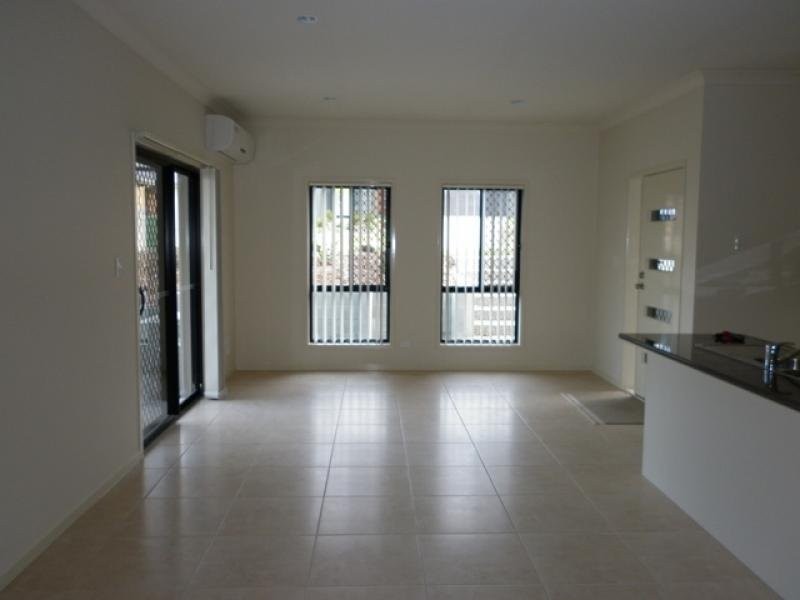 1/29 FILBERT ST, Upper Coomera QLD 4209