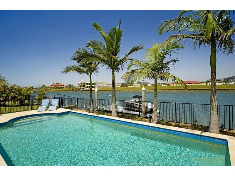 1663 Riverdale Drive, Hope Island QLD 4212