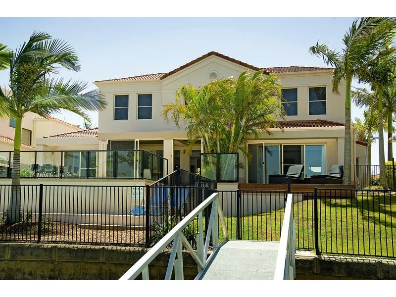 1663 Riverdale Drive, Hope Island QLD 4212