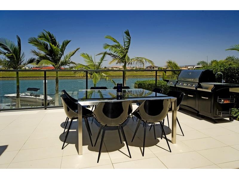 1663 Riverdale Drive, Hope Island QLD 4212