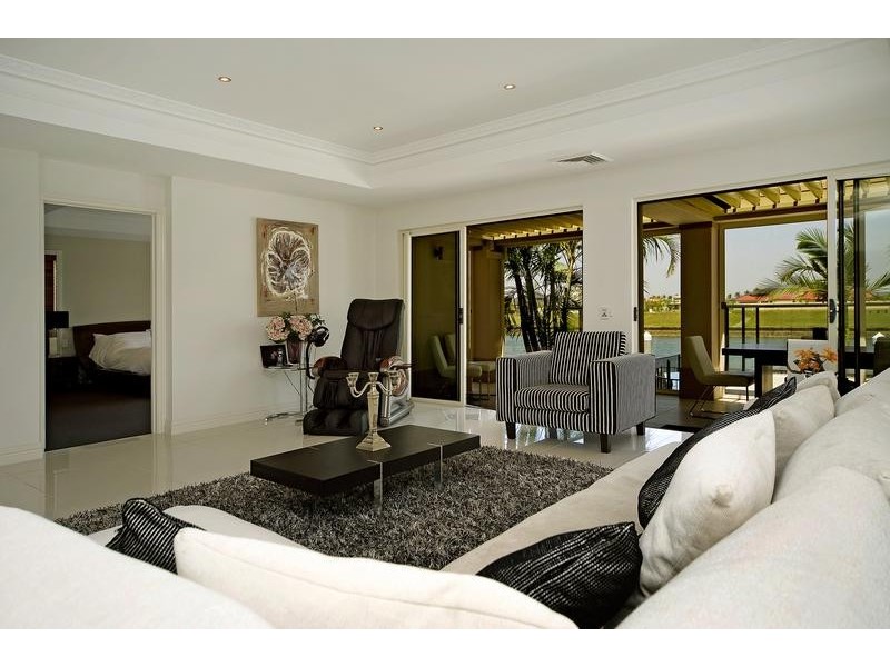1663 Riverdale Drive, Hope Island QLD 4212
