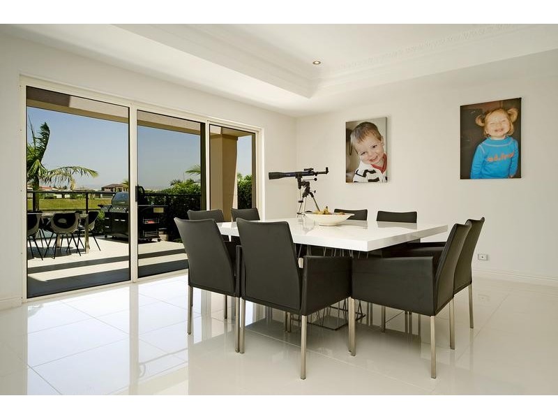 1663 Riverdale Drive, Hope Island QLD 4212