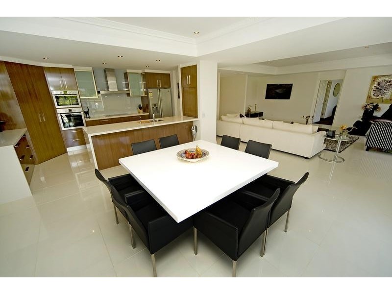 1663 Riverdale Drive, Hope Island QLD 4212
