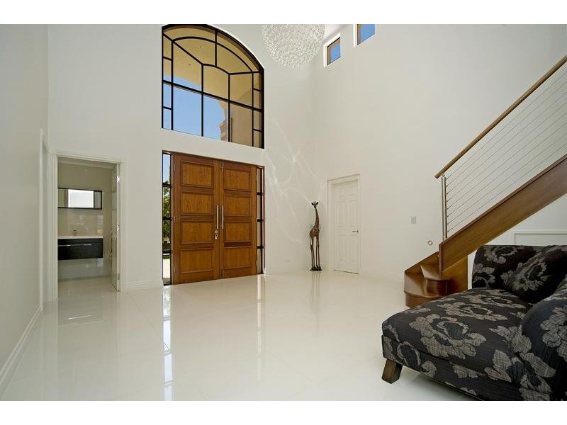 1663 Riverdale Drive, Hope Island QLD 4212