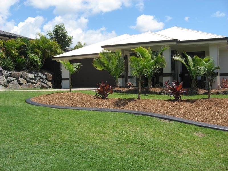 6 Kanangra Crescent, Pacific Pines QLD 4211