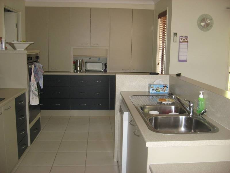 6 Kanangra Crescent, Pacific Pines QLD 4211