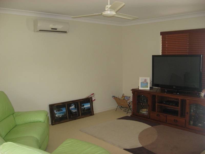 6 Kanangra Crescent, Pacific Pines QLD 4211