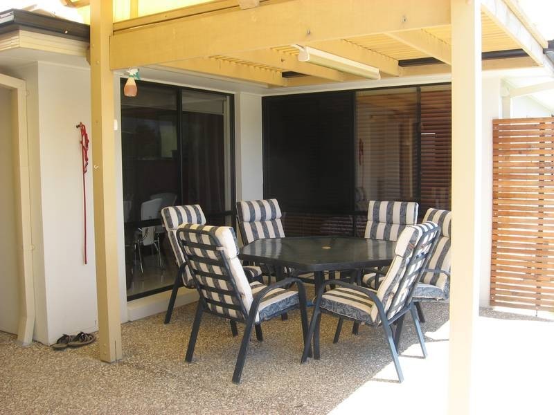 6 Kanangra Crescent, Pacific Pines QLD 4211