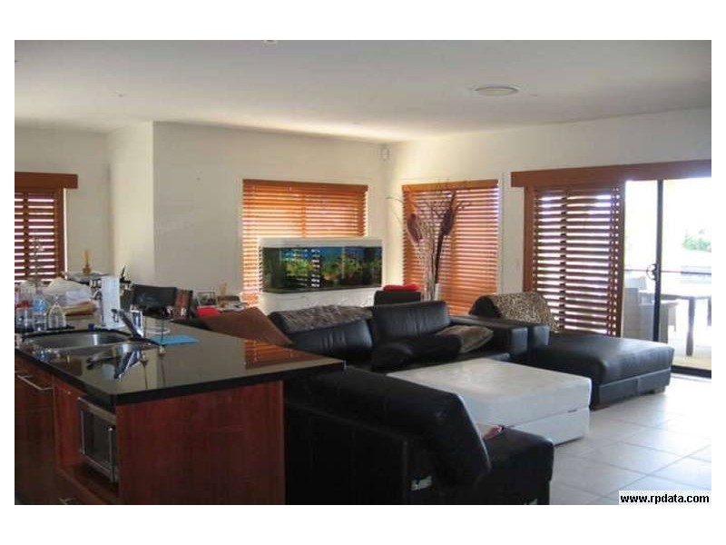 2140 Beaufort Way, Hope Island QLD 4212