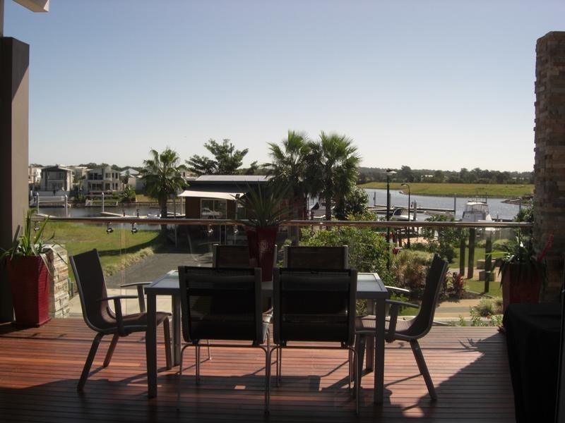 13 Onshore Place, Helensvale QLD 4212