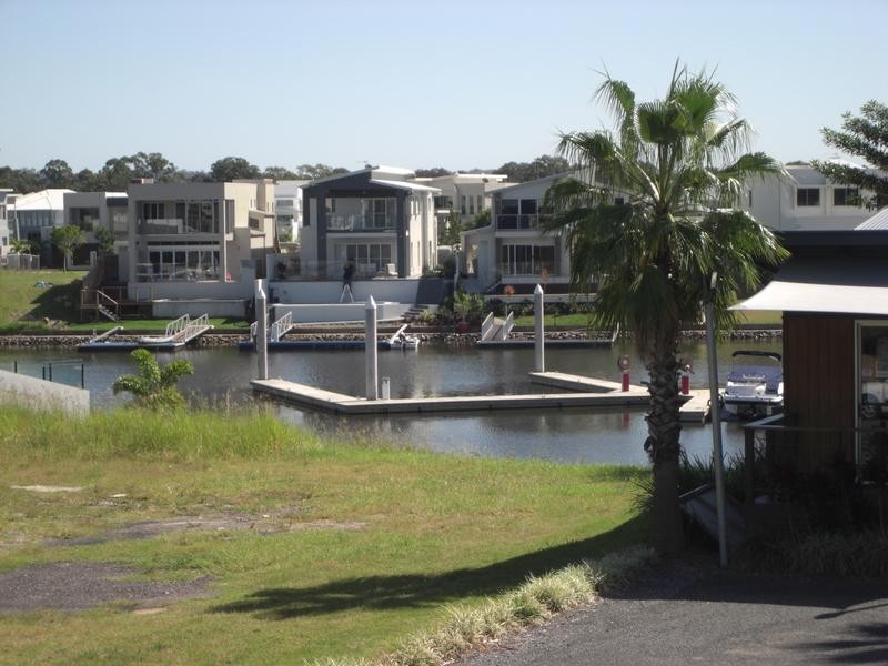 13 Onshore Place, Helensvale QLD 4212