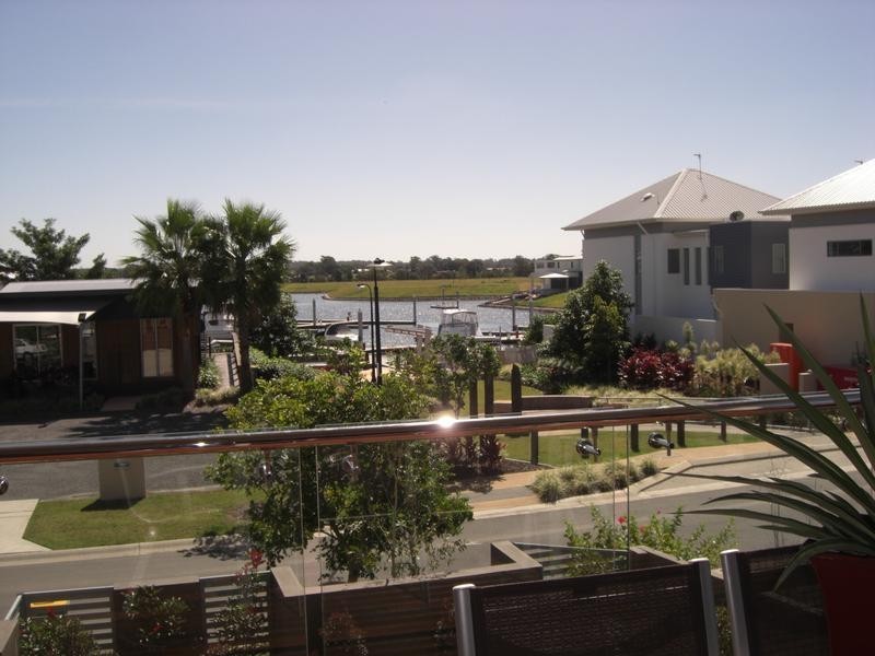 13 Onshore Place, Helensvale QLD 4212
