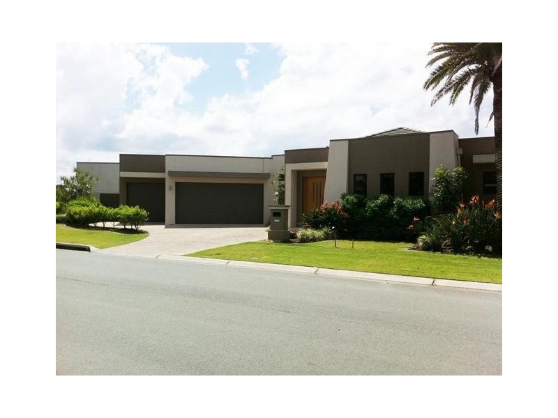 2556 CRESSBROOK DRIVE, Hope Island QLD 4212