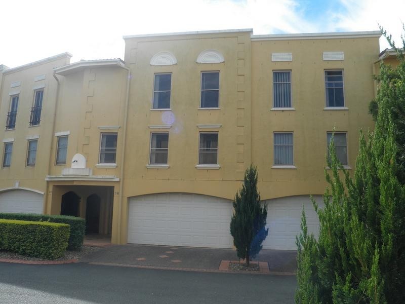 18/14 Pendraat Parade, Hope Island QLD 4212