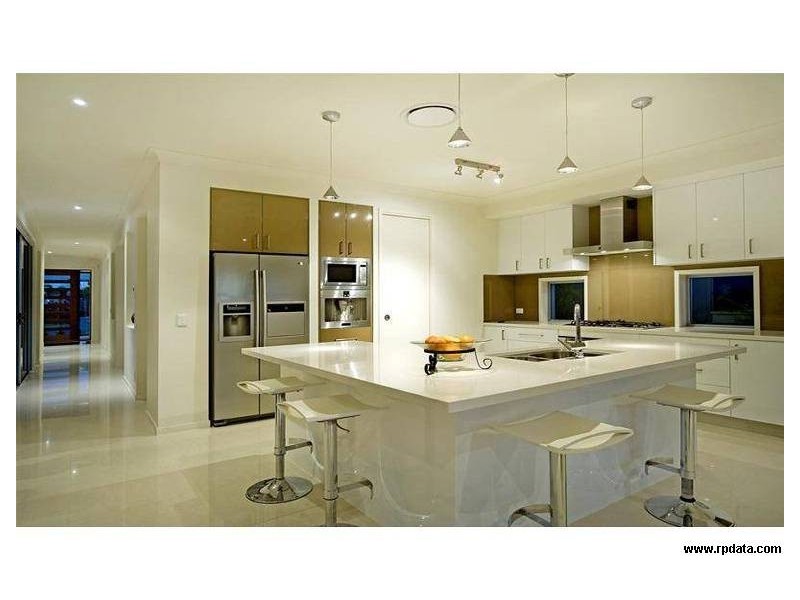 2542 Gracemere Cct West, Hope Island QLD 4212