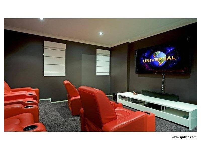 2542 Gracemere Cct West, Hope Island QLD 4212