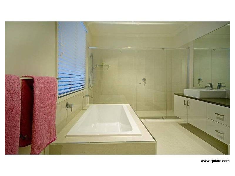 2542 Gracemere Cct West, Hope Island QLD 4212