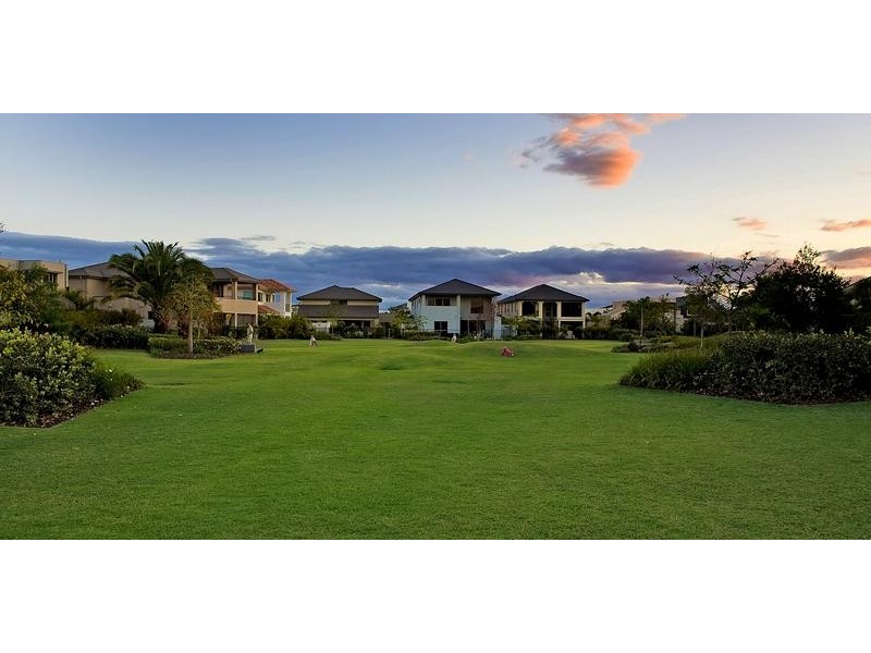 2542 Gracemere Cct West, Hope Island QLD 4212