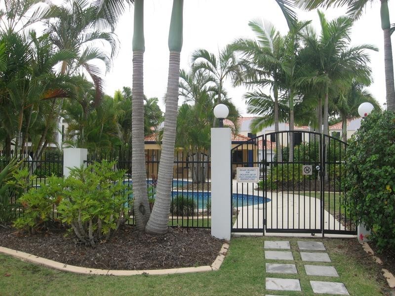 8878 MAGNOLIA DRIVE, Hope Island QLD 4212