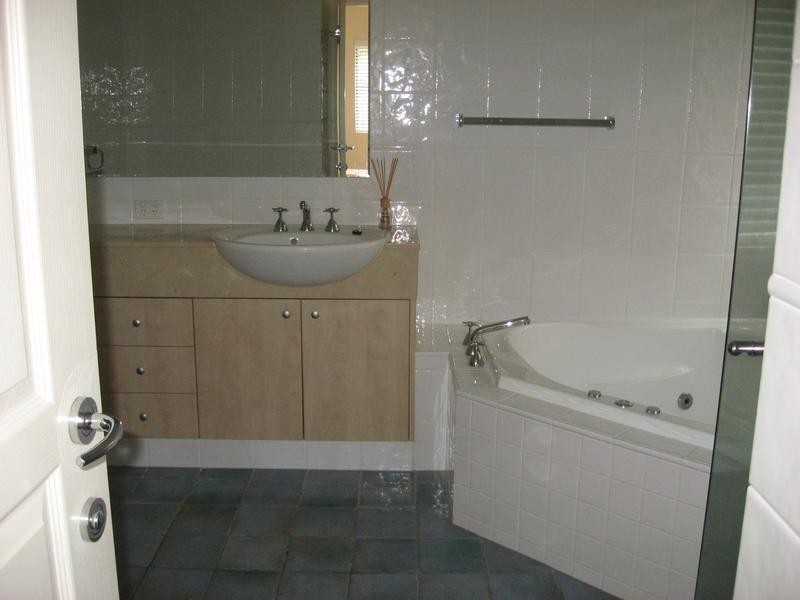 3281 PALLADIAN DRIVE, Hope Island QLD 4212