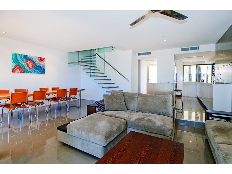 2/81 Boykambil Esplanade, Hope Island QLD 4212