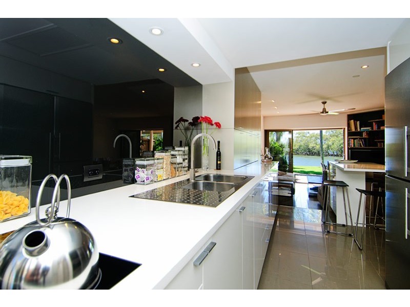 2/81 Boykambil Esplanade, Hope Island QLD 4212