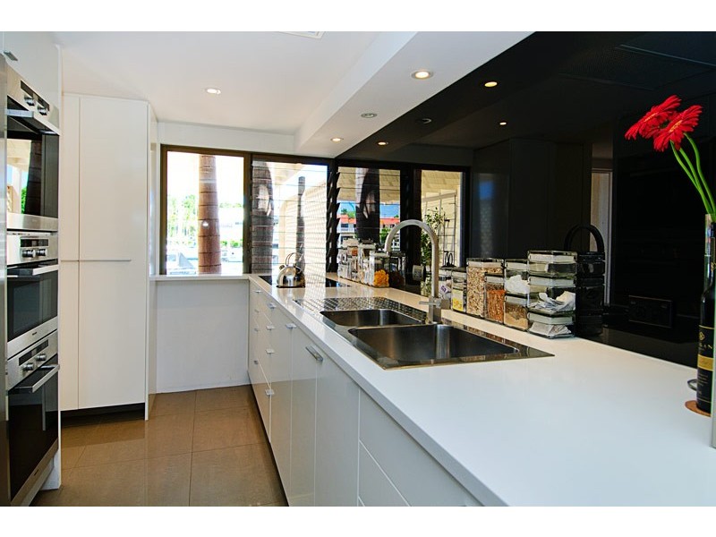 2/81 Boykambil Esplanade, Hope Island QLD 4212