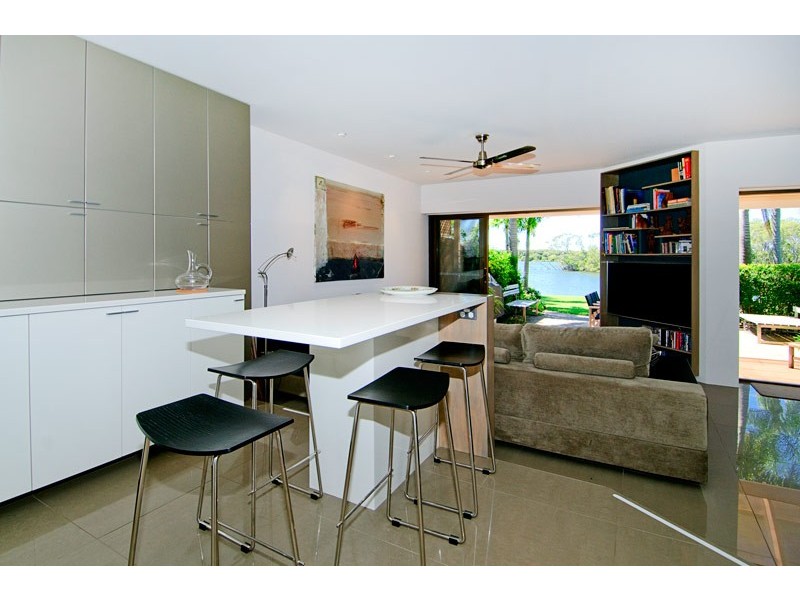 2/81 Boykambil Esplanade, Hope Island QLD 4212