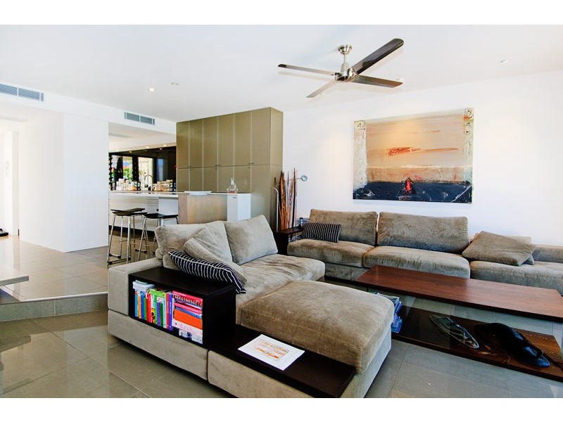 2/81 Boykambil Esplanade, Hope Island QLD 4212